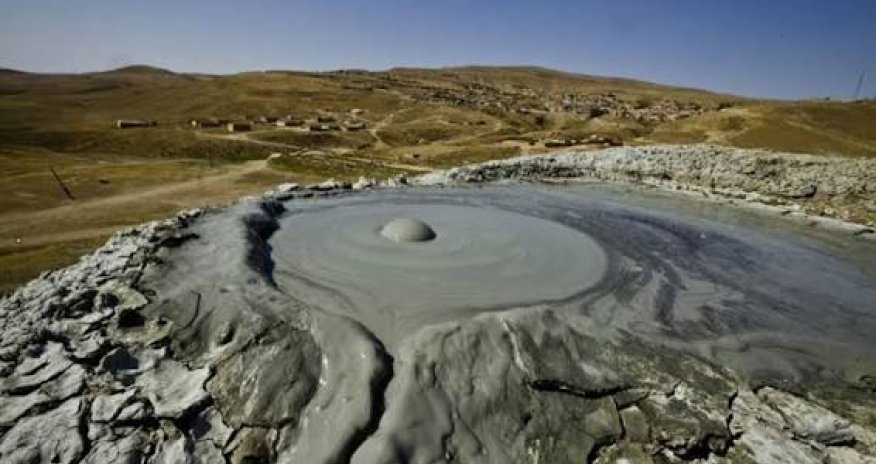 Azərbaycanda palçıq vulkanı püskürüb