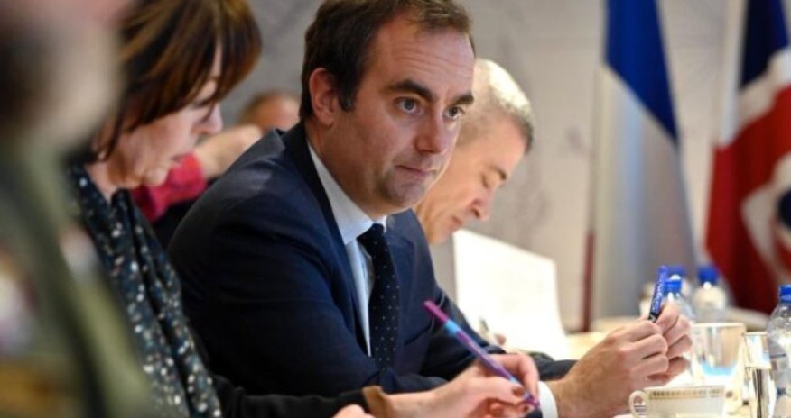 France forms new government