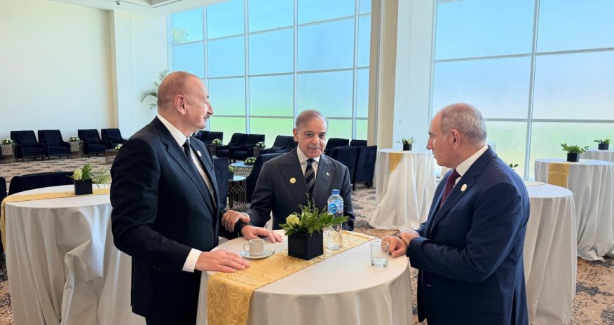 Aliyev meets Pashinyan, Sharif at peace summit in Egypt