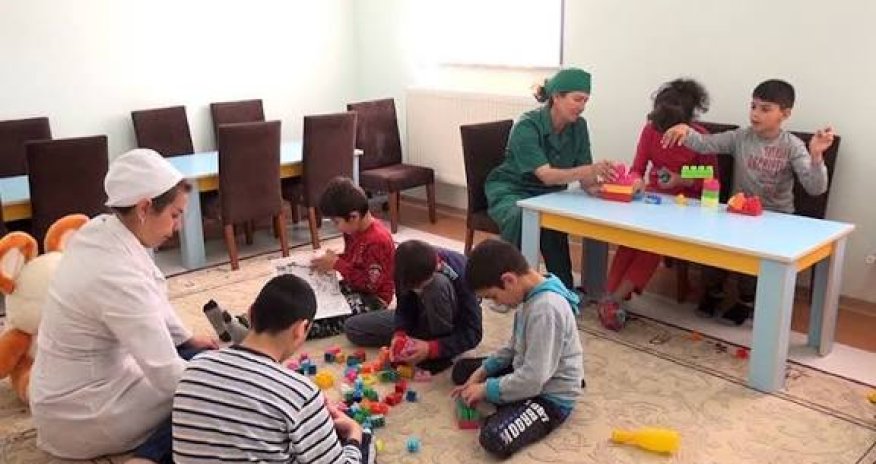 Azərbaycanda 49 minə yaxın sağlamlıq imkanları məhdud şagirdlər adi məktəblərdə oxuyurlar - Nazir müavini