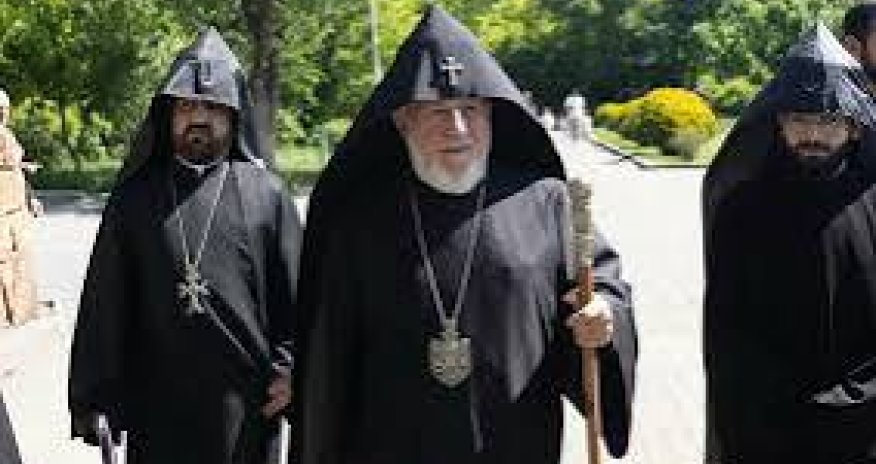 
Ermənistanda keşişlər saxlanılıb