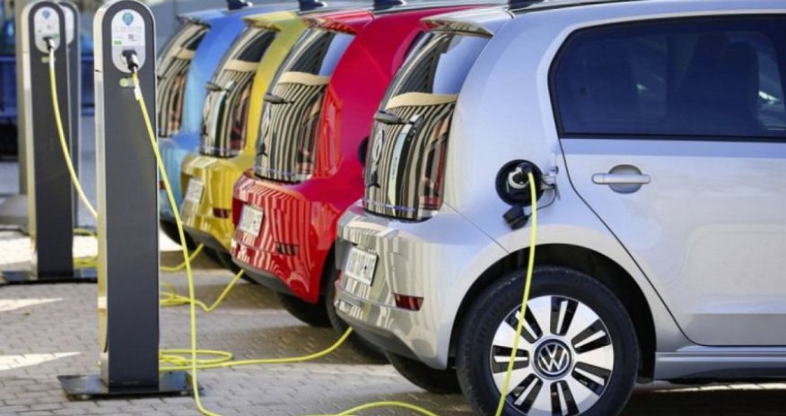 Ölkəyə idxal olunan elektrikli və hibrid avtomobillərin sayı açıqlanıb