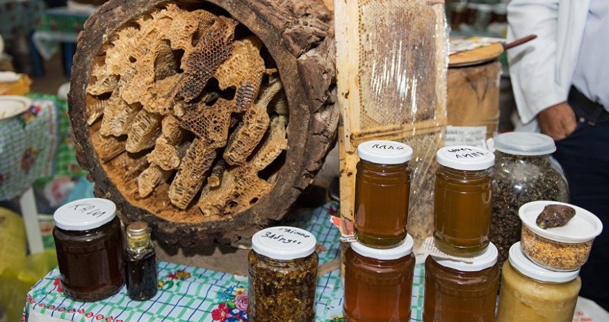 AQTA bal yarmarkasında yoxlama keçirib, uyğunsuzluqlar aşkarlanıb