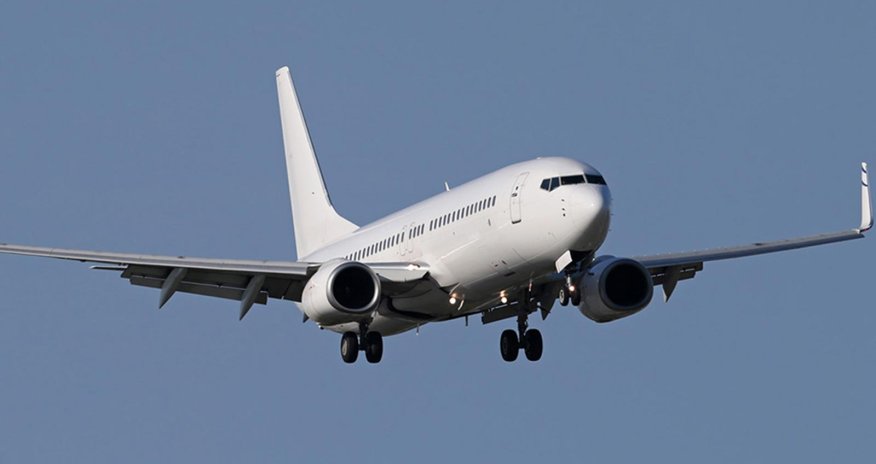 ABŞ-də "Boeing 737" təyyarəsi ön şüşəsi çatladığından məcburi eniş edib