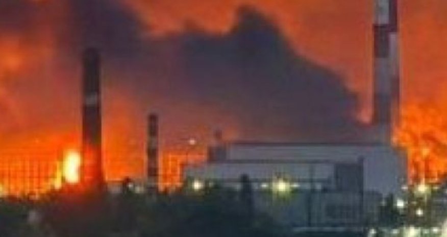 Украинцы атаковали крупнейший газовый завод и НПЗ в России