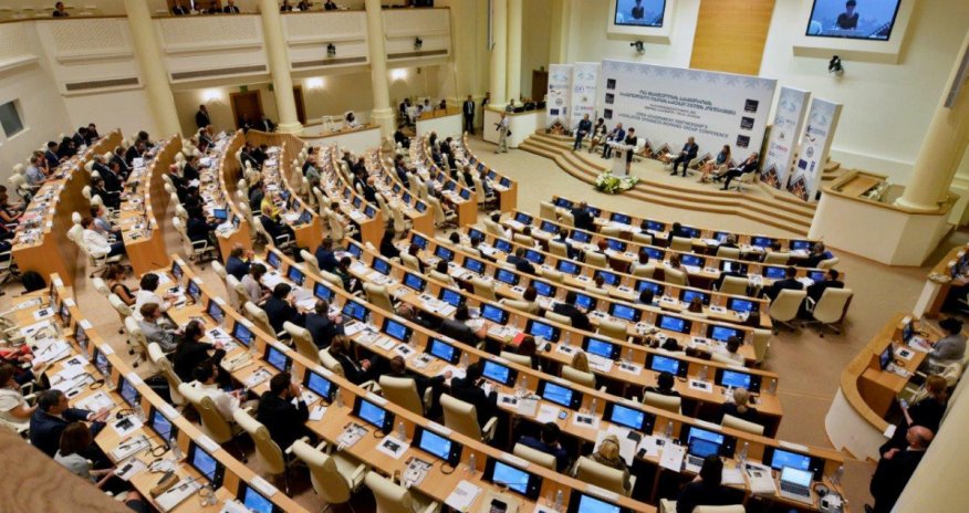 Gürcüstanın müxalif partiyası parlamenti boykota son qoyub