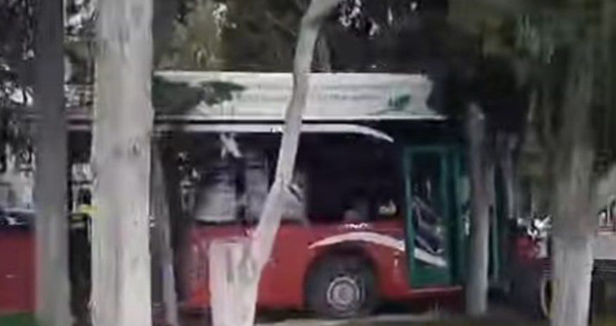 Bakıda BakuBus avtobusu qəzaya uğrayıb, xəsarət alan yoxdur
