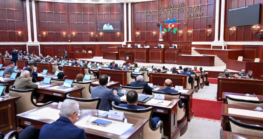 
Milli Məclisin iclası başlayıb