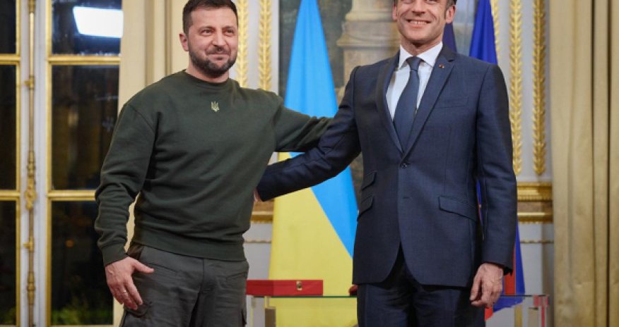 Макрон пообещал Украине зенитки и истребители