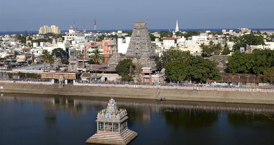 СМИ: Токсичная пена появилась на побережье Ченная в Индии