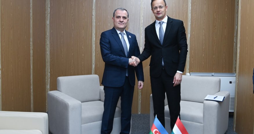 
Главы МИД Азербайджана и Венгрии обсудили стратегическое партнёрство между двумя странами