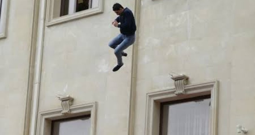 Abşeronda 19 yaşlı gənc 12-ci mərtəbədən yıxılaraq ölüb