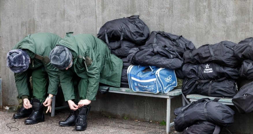 Putin hərbi xidmətə çağırışın il boyu aparılması haqqında qanunu imzalayıb