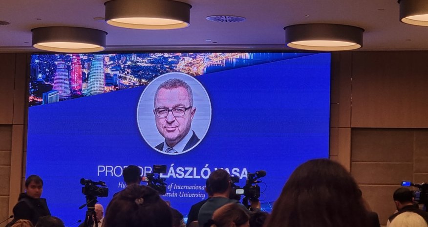 Macar professor: Avropa İttifaqı Macarıstanın Konstitusiyasına hörmətlə yanaşmalıdır