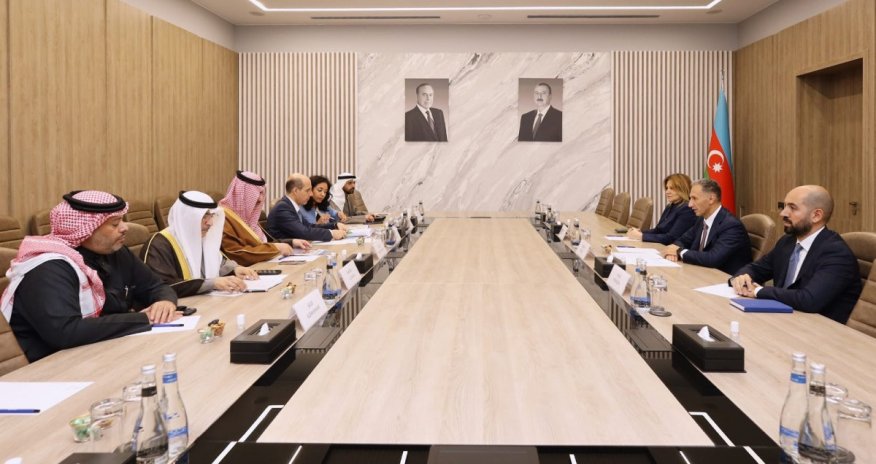 Nazir ərəb ölkələrinin aparıcı inkişaf fondlarının nümayəndələri ilə görüşüb