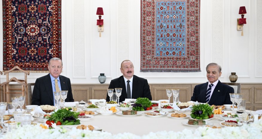 Rəsmilərin Bakı səfəri başa çatıb