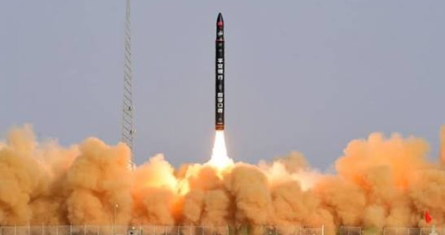 Китайские ракеты вывели на орбиту две группы экспериментальных спутников