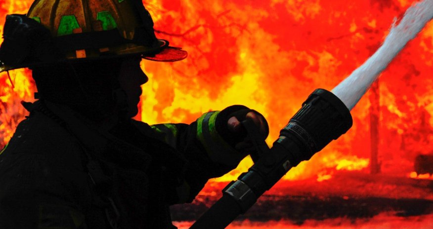 Şəkidə 4 otaqlı ev yanıb