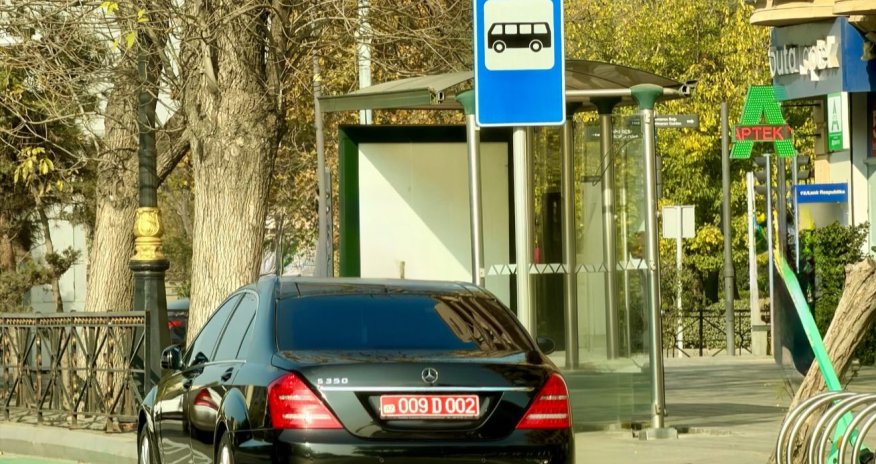 Bakının mərkəzində səfirlik avtomobili qaydaları pozub