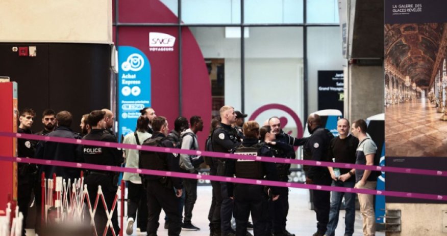 Парижская полиция открыла огонь по вооруженному ножом мужчине