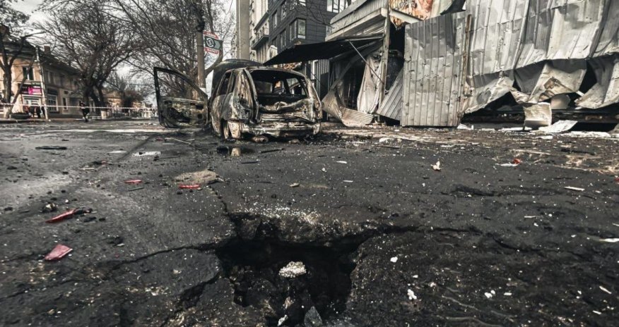 Россияне обстреляли Херсон: двое погибших, одна раненая