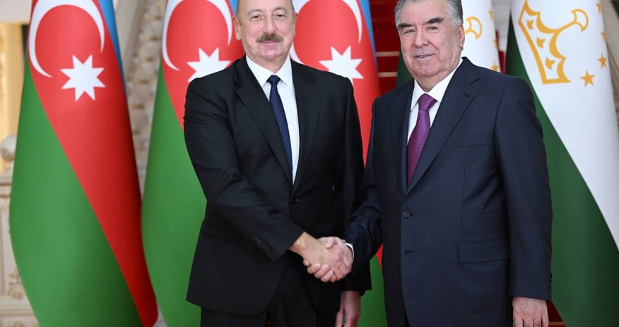 Emoməli Rəhmon İlham Əliyevi təbrik edib