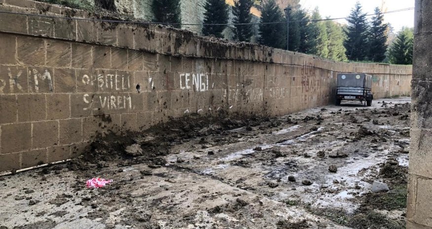 Əhmədlidəki sürüşmə hadisəsindən sonra yamacda yeni çatlar aşkarlanıb