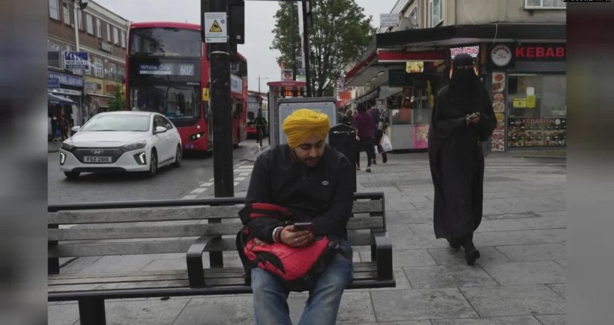 В Британии могут начать изымать ювелирные украшения у мигрантов