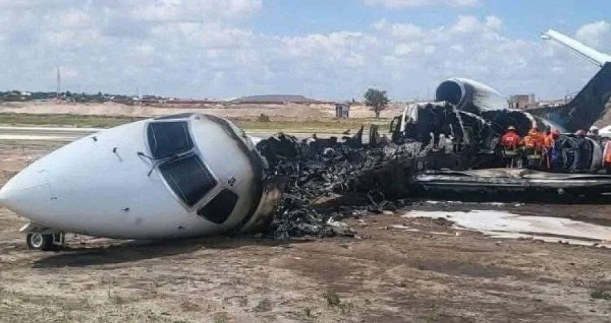 В Конго правительственный самолет сгорел дотла