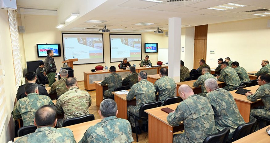 Bakıda NATO-nun mobil təlim qrupu tərəfindən kurs keçirilir