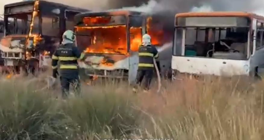 Abşeronda yararsız avtobuslar yanıb - Video