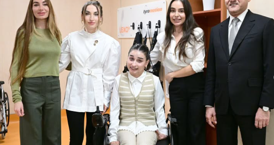 Leyla, Arzu and Alena Aliyeva review technological upgrades at Yeni Klinika