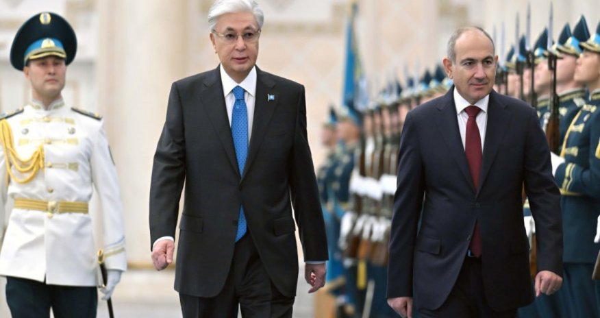 
Tokayev Astanada Paşinyanla görüşüb