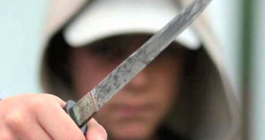 Gəncədə yeniyetmə bıçaqlanıb