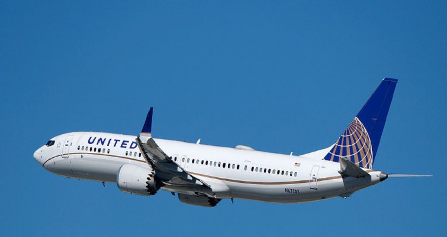 NYP: самолет United Airlines столкнулся с метеозондом на высоте 11 км