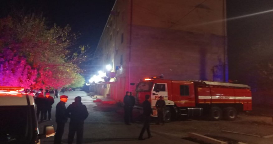 Goranboyda döşəməsi çökən bina söküləcək