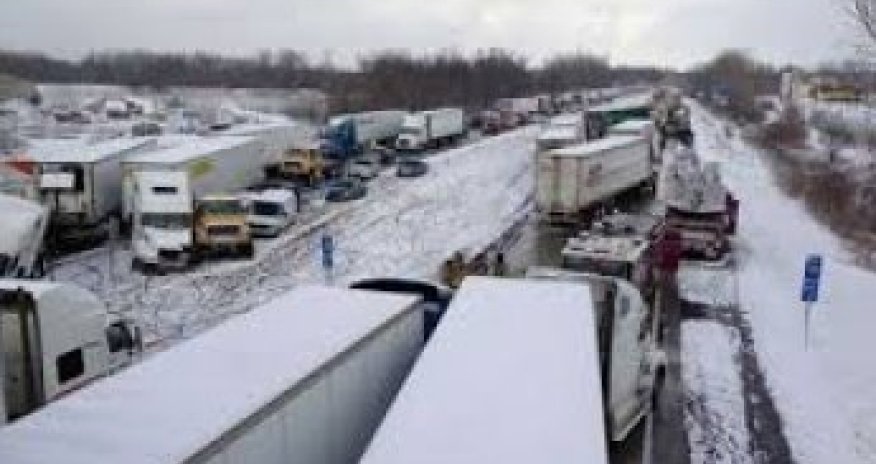 NBC: В Индиане более 40 машин попали в ДТП из-за снегопада