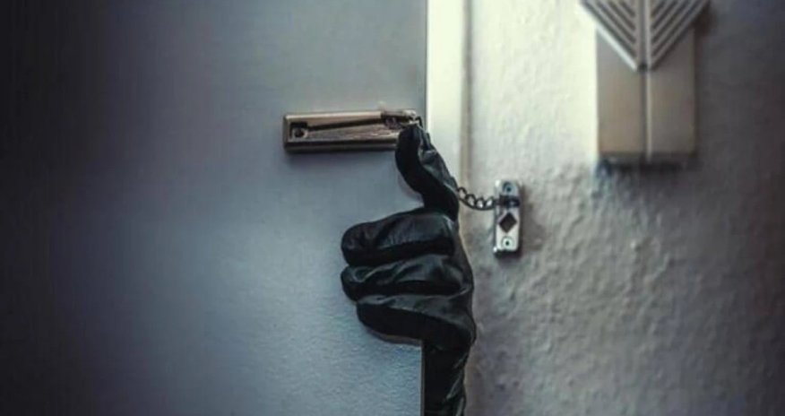 Şərurda evlərdən oğurluq edən şəxslər saxlanılıblar