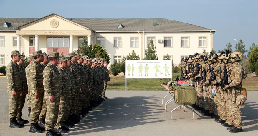 Hərbi vəzifəlilərlə təlim toplanışı keçirilib