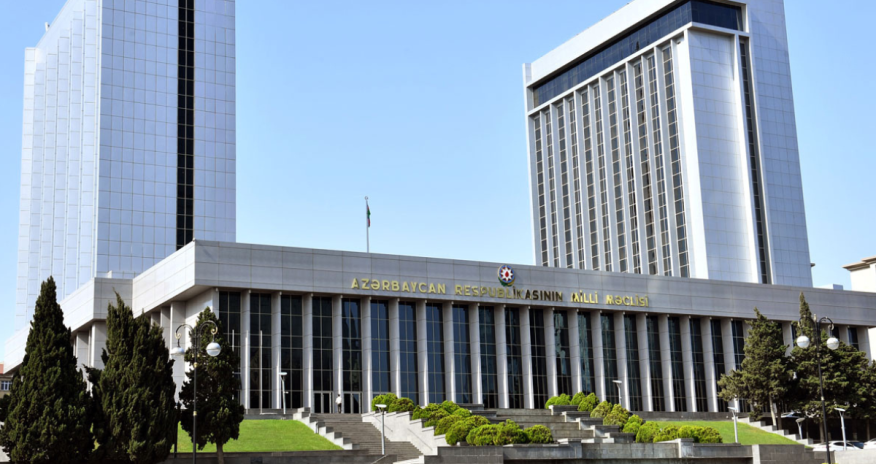 Parlamentdə büdcə müzakirələri davam edir