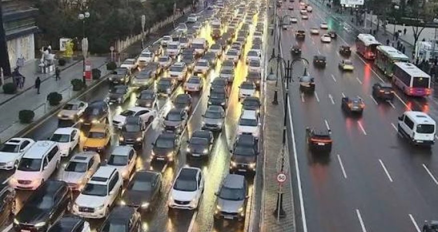 Bakıda tıxac olan yollar - Siyahı