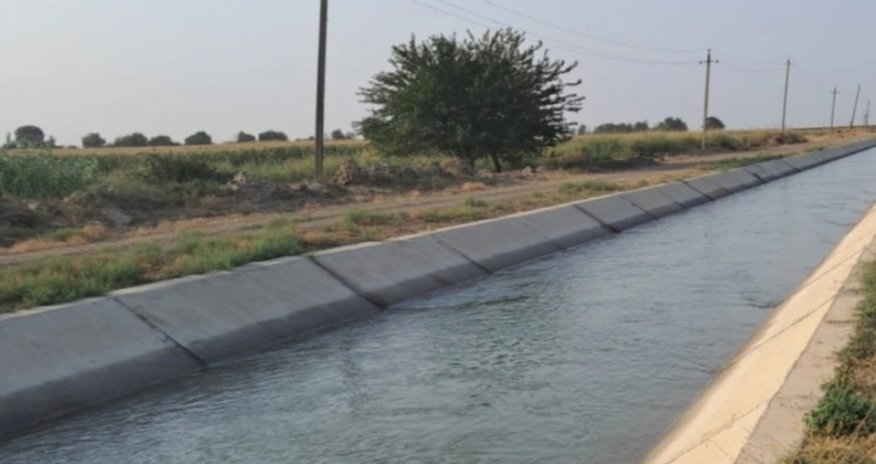 Qızını xilas etmək istəyən ata çayda boğulub