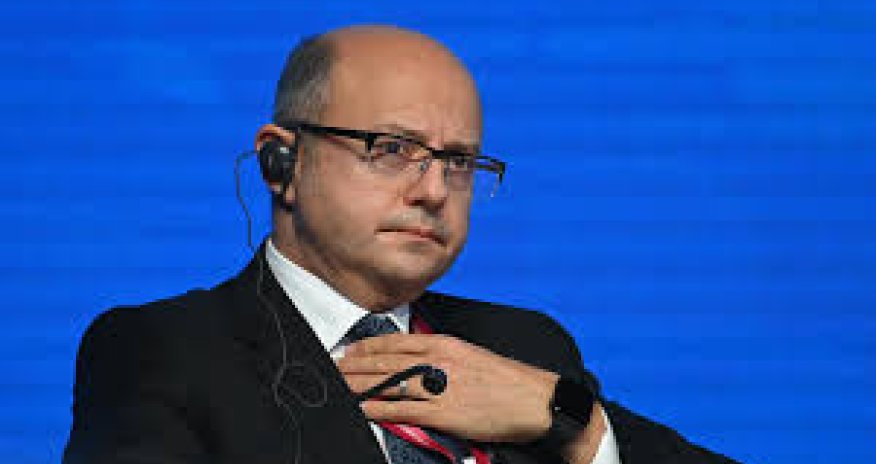 Министр энергетики обсудил с Universal Energy реализацию солнечной станции в Гобустане