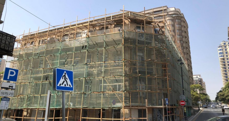 Bakıda bərpa zamanı memarlıq abidəsinə ziyan vurulub