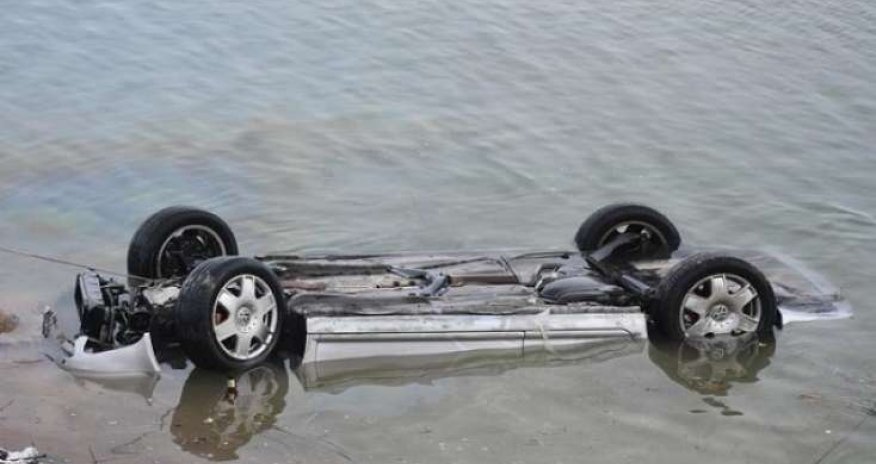 Biləsuvarda maşın kanala aşıb, 5 nəfər ölüb
