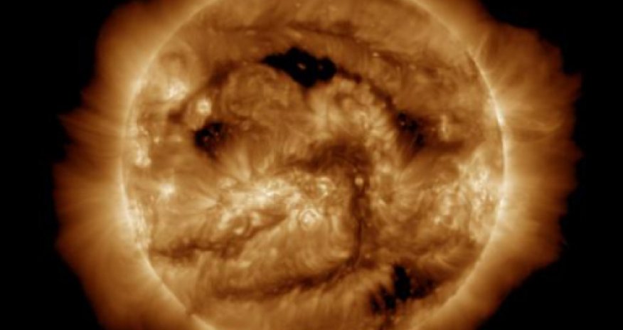 Günəşdə güclü partlayış baş verib