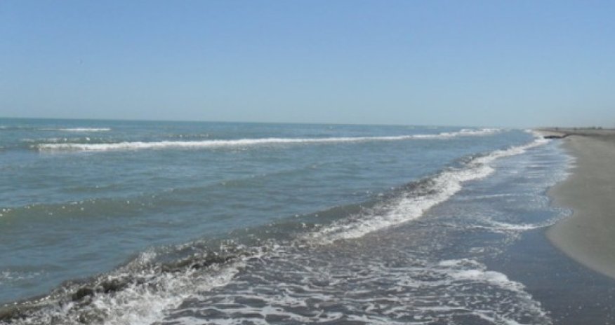 Xəzər dənizindən qanunsuz qum-çınqıl daşıyan şəxslər saxlanılıb