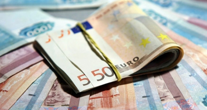 Avro bahalaşıb,rubl ucuzlaşıb - Məzənnə