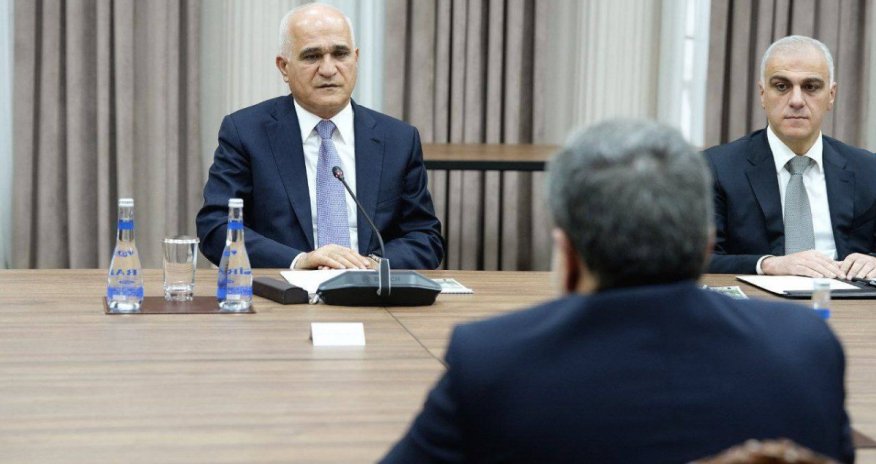 
Şahin Mustafayev Abbas Əraqçi ilə görüşüb