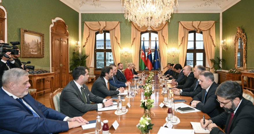 Azərbaycan və Slovakiya prezidentlərinin geniş tərkibdə görüşü olub